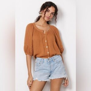 Evereve Red Haute Gauze Button Front Half Sleeve Top in Burnt Caramel Size XS